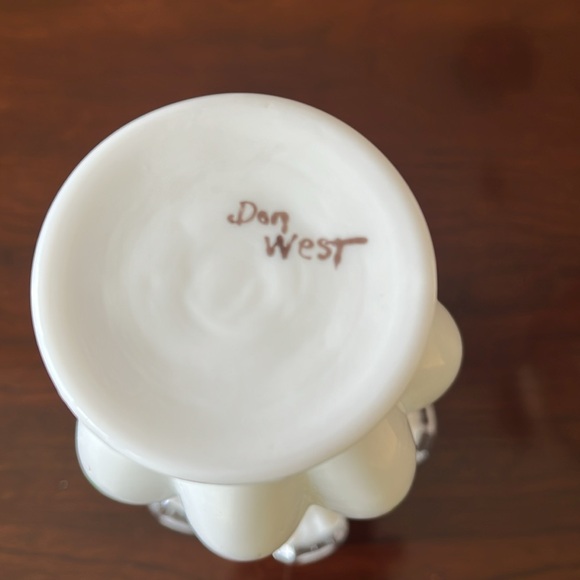 Fenton Violets in the Snow vase - Picture 5 of 6